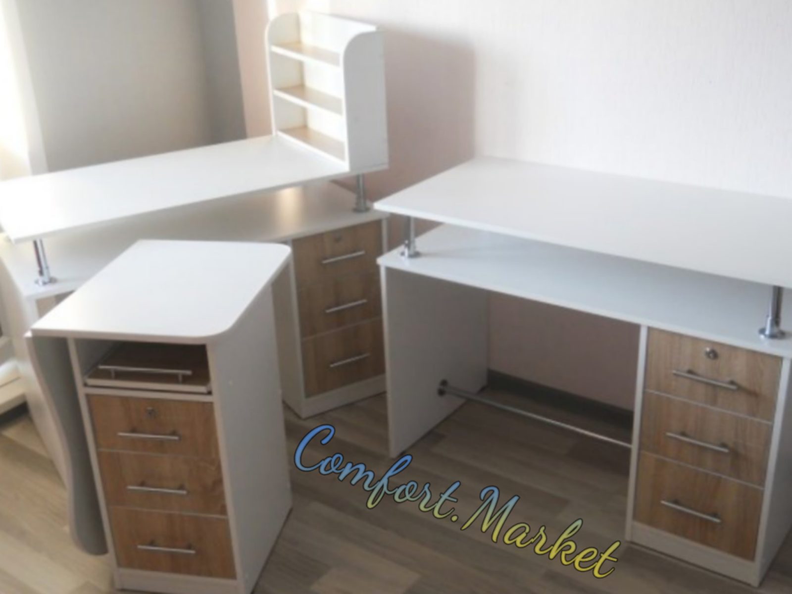 Маникюрные столы