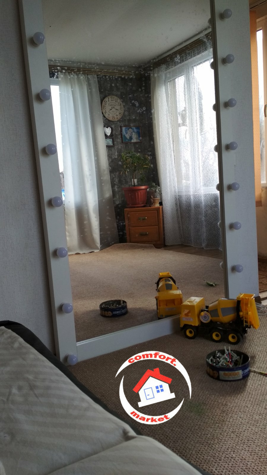 Large full-length mirror with LED backlight Заказать в Киеве зеркало на стену в полный рост с LED лампами по периметру - мебель "Комфорт Маркет"