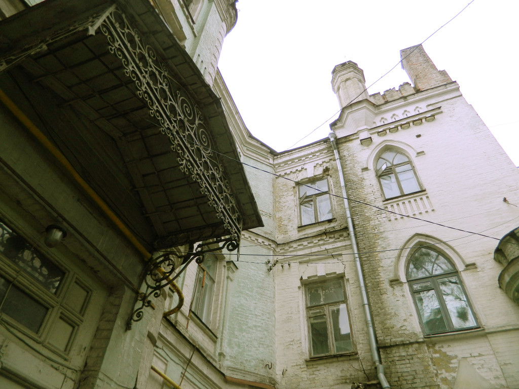 Walking: stories and history? Shards of Gothic in the center of Kiev - Comfort Market 13