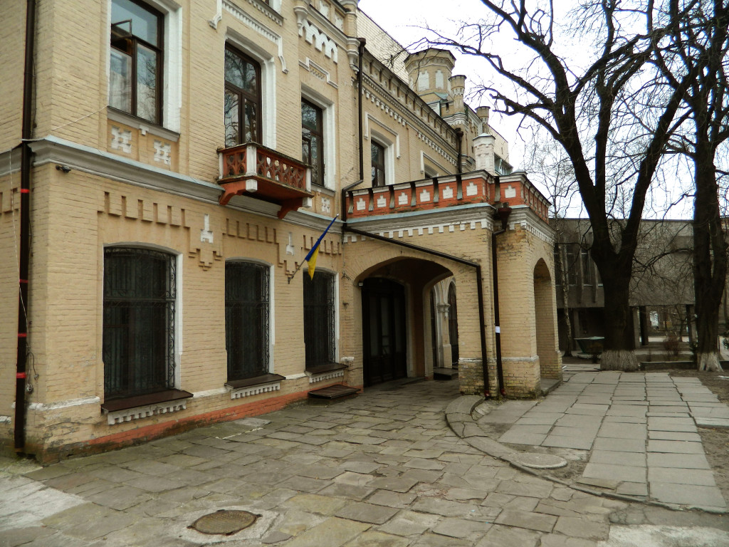 Walking: stories and history? Shards of Gothic in the center of Kiev - Comfort Market 6