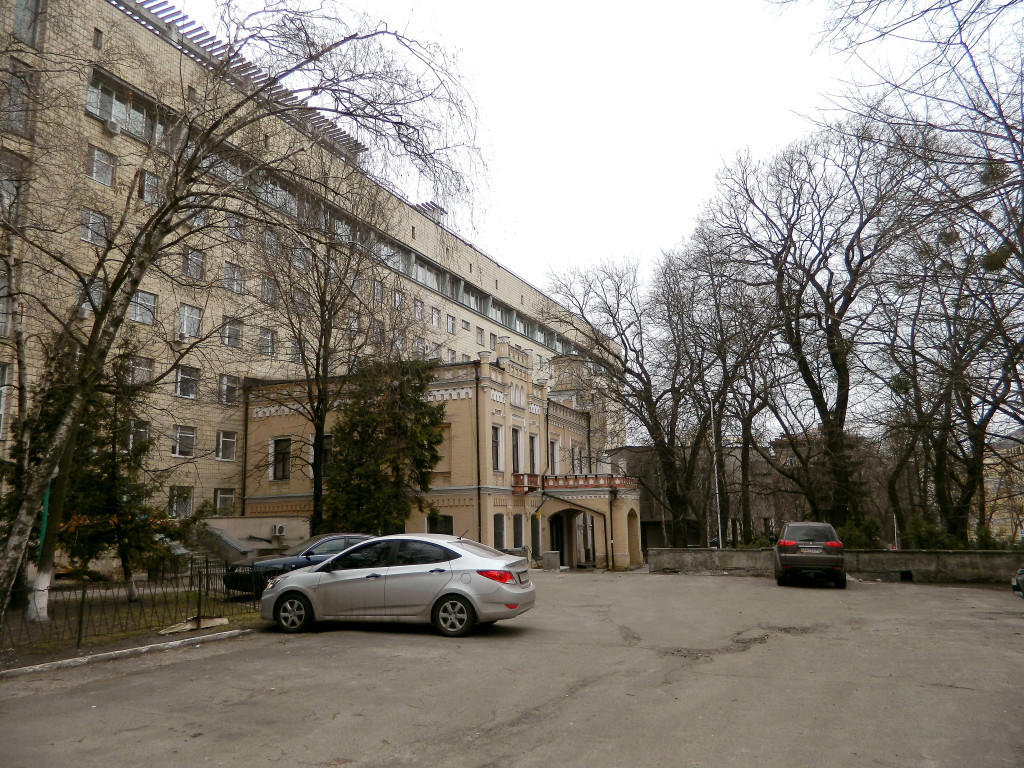Walking: stories and history? Shards of Gothic in the center of Kiev - Comfort Market 1