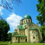 А знаете ли вы, что в 100 километрах от Киева есть маленький Храм Святого Семейства? Вы же наверняка были в Барселоне, а даже если и не были, о Саграде Фамилия, которую построил гениальный архитектор Антонио Гауди, слышали точно…., фото, мебель Comfort Market