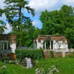 Построен более 200 лет назад супругой крупного землевладельца, которому принадлежала Белая Церковь, бывшей фрейлиной императрицы Александрой Браницкой. Совершенно нескромная дама не только построила парк, но и назвала в свою честь – «Александрия» :), фото, мебель Comfort Market