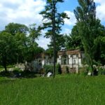 Построен более 200 лет назад супругой крупного землевладельца, которому принадлежала Белая Церковь, бывшей фрейлиной императрицы Александрой Браницкой. Совершенно нескромная дама не только построила парк, но и назвала в свою честь – «Александрия» :), фото, мебель Comfort Market