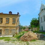 Прогулки: истории и история? Флоровский монастырь - Comfort Market Одно из самых чудесных мест на киевском Подоле – это, на наш взгляд, Свято-Вознесенский Флоровский монастырь (расположенный на улице ФРоловской – ну перепутали буквы немного, ну бывает :))., фото, мебель Comfort Market