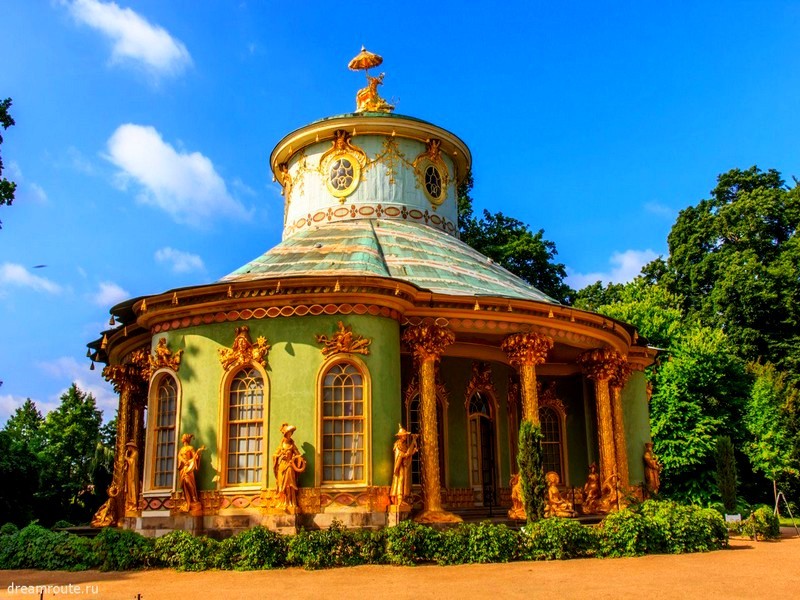 Любое творчество невозможно без вдохновения. Иначе это ремесленничество. И здесь возникает вопрос - где его, это самое вдохновение, взять?  Ответ, на первый взгляд, кажется простым – так везде же: в литературе, в искусстве, в музыке. Но прост ответ только на первый взгляд. Особенно, если ты – дизайнер. Куда бежать, и где искать свою музу – совершенно не понятно., фото, мебель Comfort Market