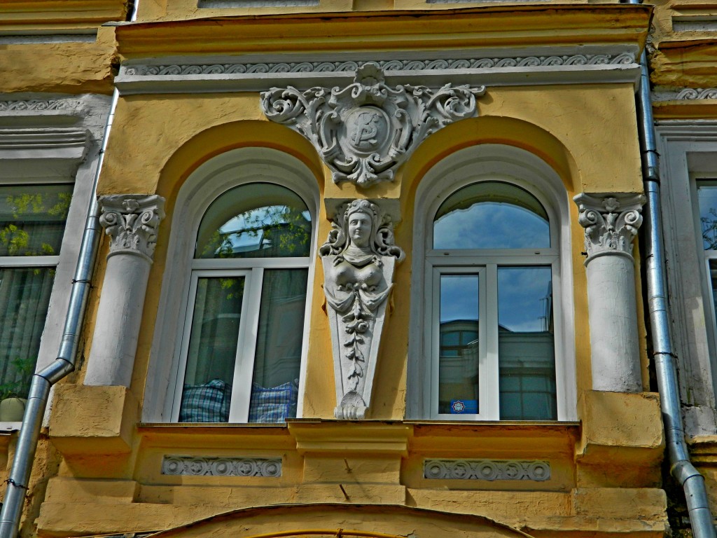 Walkingerstories and historyiDid you know Vwhaty ahComfort Markete is Gleb Zheglovf spent a lot of time in KievheAnd all becauseanwhat exactly is in Kievh on Frank streeteklived his grandmother Daria Alekseevnaeal name - Debora Evseevna Bronstein …что суперзвезда советского кино и эстрады, кумир миллионов, Владимир Высоцкий (он же – Гамлет, он же – Глеб Жеглов) очень много времени проводил в Киеве? А все потому, что именно в Киеве, на улице Франка, жила его бабушка Дарья Алексеевна (настоящее имя – Дебора Евсеевна Бронштейн). Будучи медсестрой по образованию, Дарья Алексеевна повышала свой профессиональный уровень, немного, правда, нарушая законы советского времени – самостоятельно делала крема по уходу за лицом и продавала их дамам – участницам бесконечной погони за молодостью и красотой :)…. А еще она была страстной поклонницей песен внука :), фото, мебель Comfort Market