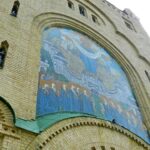 А знаете ли вы, что в 100 километрах от Киева есть маленький Храм Святого Семейства? Вы же наверняка были в Барселоне, а даже если и не были, о Саграде Фамилия, которую построил гениальный архитектор Антонио Гауди, слышали точно…., фото, мебель Comfort Market