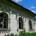 А знаете ли вы, что в 100 километрах от Киева есть маленький Храм Святого Семейства? Вы же наверняка были в Барселоне, а даже если и не были, о Саграде Фамилия, которую построил гениальный архитектор Антонио Гауди, слышали точно…., фото, мебель Comfort Market