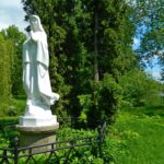 Построен более 200 лет назад супругой крупного землевладельца, которому принадлежала Белая Церковь, бывшей фрейлиной императрицы Александрой Браницкой. Совершенно нескромная дама не только построила парк, но и назвала в свою честь – «Александрия» :), фото, мебель Comfort Market