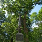 Построен более 200 лет назад супругой крупного землевладельца, которому принадлежала Белая Церковь, бывшей фрейлиной императрицы Александрой Браницкой. Совершенно нескромная дама не только построила парк, но и назвала в свою честь – «Александрия» :), фото, мебель Comfort Market