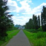 Построен более 200 лет назад супругой крупного землевладельца, которому принадлежала Белая Церковь, бывшей фрейлиной императрицы Александрой Браницкой. Совершенно нескромная дама не только построила парк, но и назвала в свою честь – «Александрия» :), фото, мебель Comfort Market