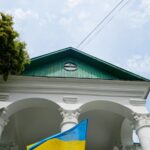 Говорят, что в тысяча каком-то там году Петр Первый квартировал в этом самом доме на Подоле., фото, мебель Comfort Market