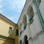 Говорят, что в тысяча каком-то там году Петр Первый квартировал в этом самом доме на Подоле., фото, мебель Comfort Market