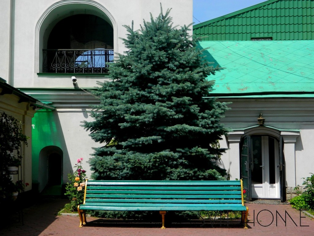Walking:stories and historySoChurches of Podoll-Elias Church namComfort Market came to the city on an important visiterCame to Kiev for the first timehe details of his visit are not important to us. Когда-то, на заре становления советской власти в Киеве, приехал в город с важным визитом известный революционный деятель по фамилии Постышев. Приехал в Киев впервые. Подробности его визита нам не важны, но известно, что, проехав по Киеву, товарищ Постышев с осуждением сказал: «Киев – город не советский, а церковный»., фото, мебель Comfort Market
