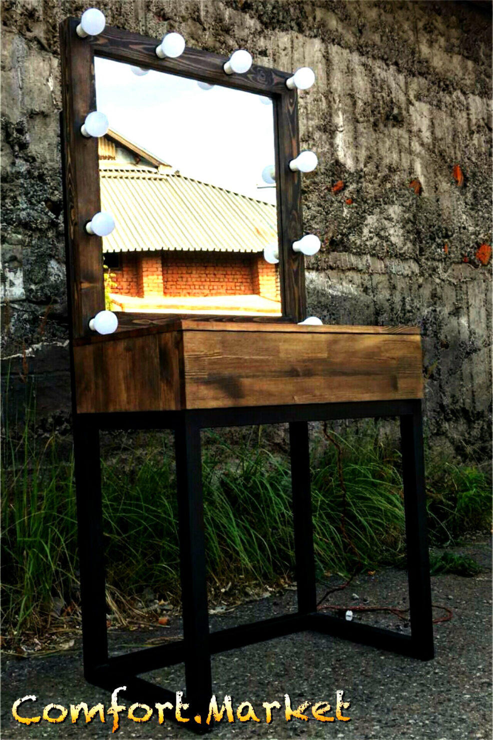 Workplace of the master tmirror with bulbs Ctable with drawers Купить гримерное зеркало и стол визажиста из массива дерева в Киеве.
