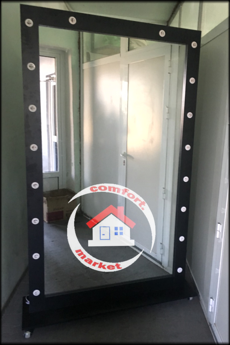 Large full-length mirror with LED backlight Мебель на заказ от производителя - Комфорт Маркет - огромное чёрное зеркало на подставке и 4 колесах, с подсветкой LED лампами по краям.